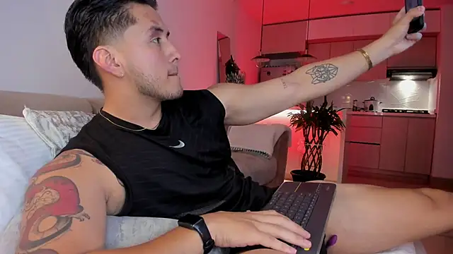 Snapshot of Chriskyle_ chatting on 10.17.25 Chriskyle online show from 10.17.25