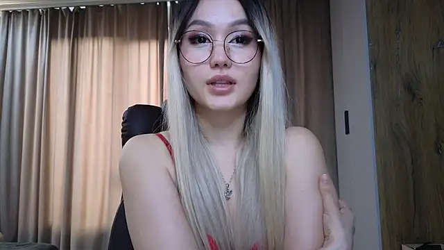 Snapshot of LiaChoi chatting on 03.14.25 LiaChoi online show from 03.14.25