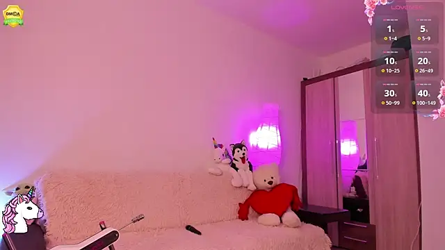 EvaUniporn online show from 03.10.25