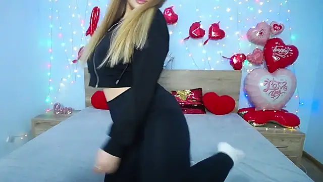 Snapshot of StacyYellig chatting on 02.07.25 StacyYellig online show from 02.07.25