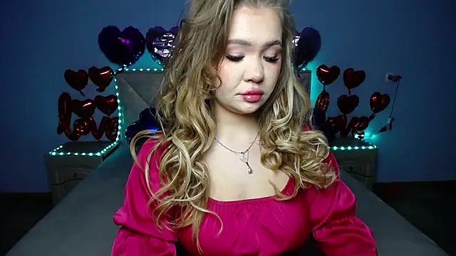 Snapshot of StacyYellig chatting on 02.21.25 StacyYellig online show from 02.21.25