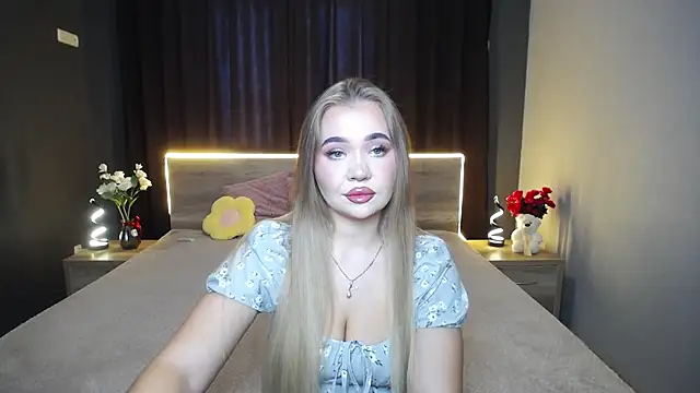 Snapshot of StacyYellig chatting on 09.11.25 StacyYellig online show from 09.11.25