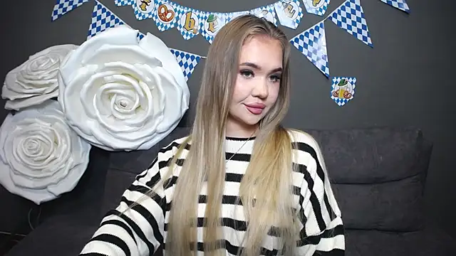 Snapshot of StacyYellig chatting on 10.05.25 StacyYellig online show from 10.05.25