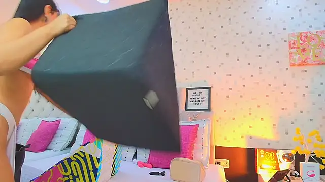 JulietaReyess online show from 10.02.25