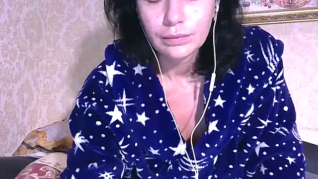 Snapshot of StunnigArt chatting on 04.19.26 StunnigArt online show from 04.19.26
