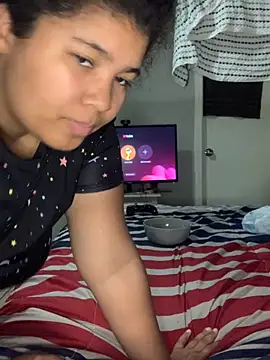 Snapshot of KittyLoroi chatting on 10.29.25 KittyLoroi online show from 10.29.25