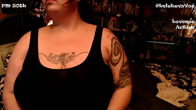 Snapshot of LeluLuvsYou chatting on 01.08.25 LeluLuvsYou online show from 01.08.25