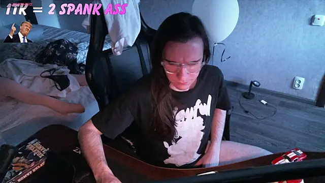 Snapshot of izilizi_23 chatting on 04.26.26 izilizi 23 online show from 04.26.26