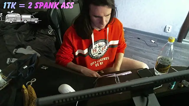 Snapshot of izilizi_23 chatting on 06.18.26 izilizi 23 online show from 06.18.26