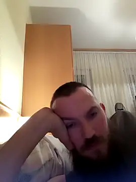 Snapshot of Klinsch chatting on 02.17.26 Klinsch online show from 02.17.26