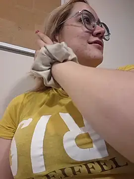 Snapshot of NaomiShimizu chatting on 02.21.26 NaomiShimizu online show from 02.21.26