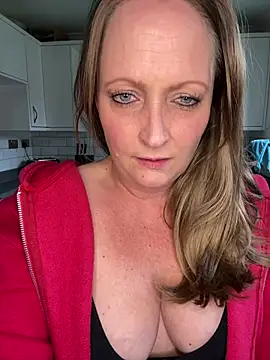 HoneyBluex online show from 04.15.26