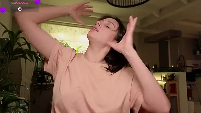 moon deity  online show from 12.12.24