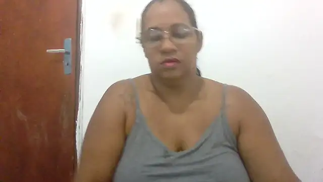 Snapshot of Darckbombom chatting on 04.02.26 Darckbombom online show from 04.02.26