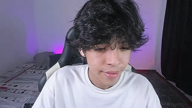 Snapshot of Alan26_ chatting on 11.22.25 Alan26 online show from 11.22.25