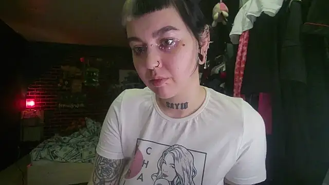 Snapshot of MoorderxDoll chatting on 01.05.25 MoorderxDoll online show from 01.05.25