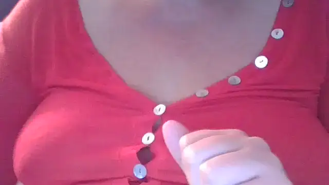 Snapshot of DragoneSFR chatting on 10.28.25 DragoneSFR online show from 10.28.25