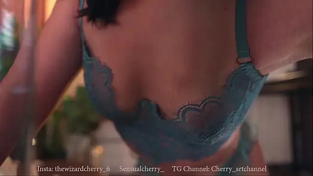 Miss beee online show from 12.17.25