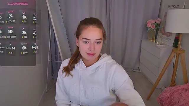 Snapshot of LovelyJessie chatting on 04.21.26 LovelyJessie online show from 04.21.26