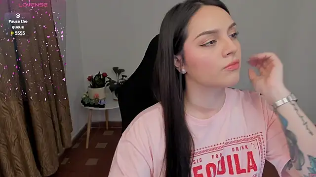 Snapshot of anaveleeez chatting on 12.29.24 anaveleeez online show from 12.29.24