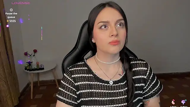 Snapshot of anaveleeez chatting on 02.06.25 anaveleeez online show from 02.06.25