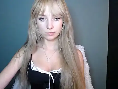 LuciaYoung online show from 10.29.25