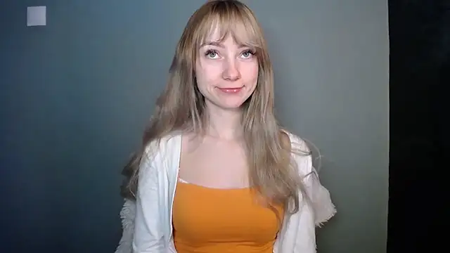 LuciaYoung online show from 01.12.26