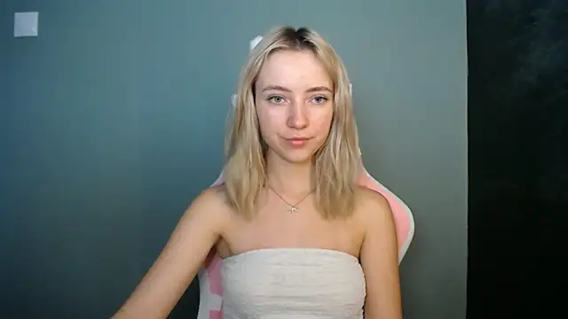 LuciaYoung online show from 07.07.26