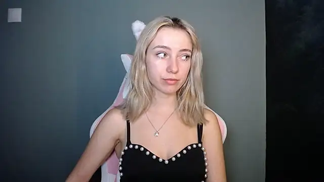 LuciaYoung online show from 07.07.26