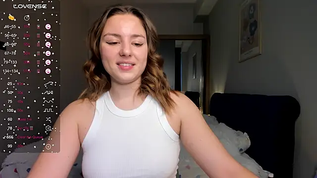 Snapshot of ThreeshaWhite chatting on 02.26.25 ThreeshaWhite online show from 02.26.25