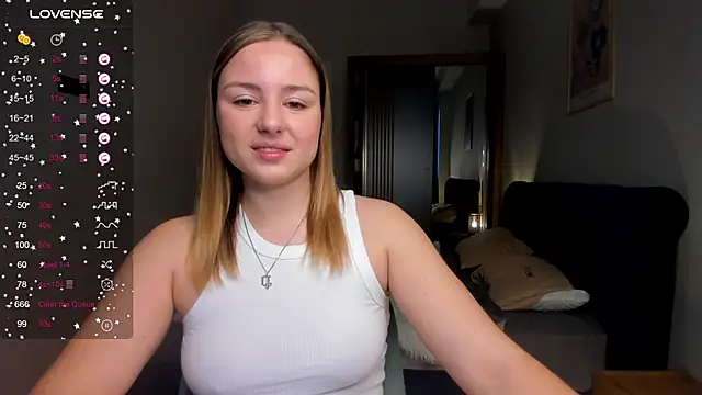 Snapshot of ThreeshaWhite chatting on 03.13.25 ThreeshaWhite online show from 03.13.25