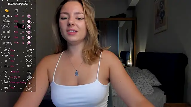 Snapshot of ThreeshaWhite chatting on 09.13.25 ThreeshaWhite online show from 09.13.25