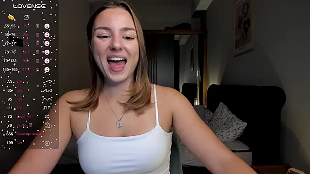 Snapshot of ThreeshaWhite chatting on 10.15.25 ThreeshaWhite online show from 10.15.25