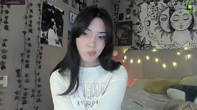 Snapshot of Anisawithlove chatting on 03.21.25 Anisawithlove online show from 03.21.25