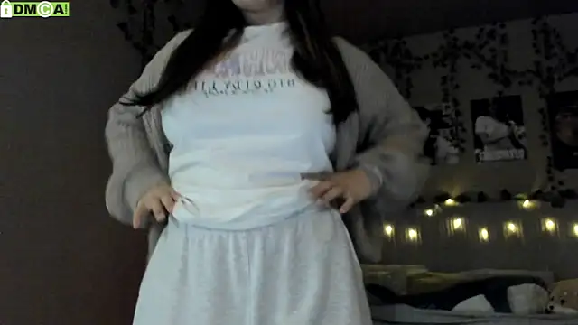Snapshot of Anisawithlove chatting on 10.25.25 Anisawithlove online show from 10.25.25