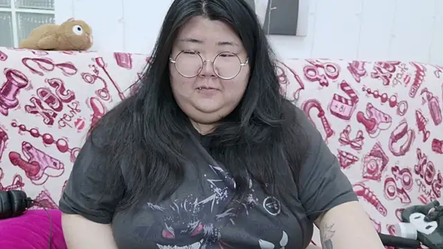 Snapshot of Nadine_asian chatting on 02.15.26 Nadine asian online show from 02.15.26