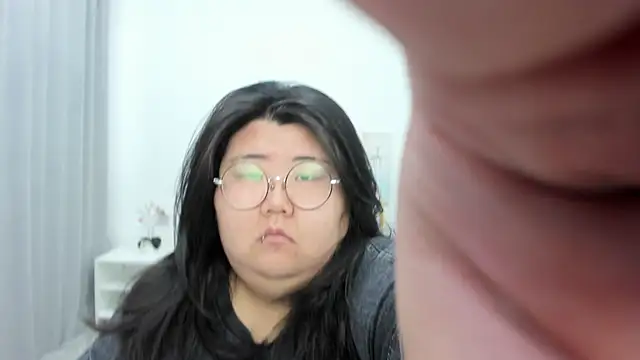 Snapshot of Nadine_asian chatting on 05.20.26 Nadine asian online show from 05.20.26