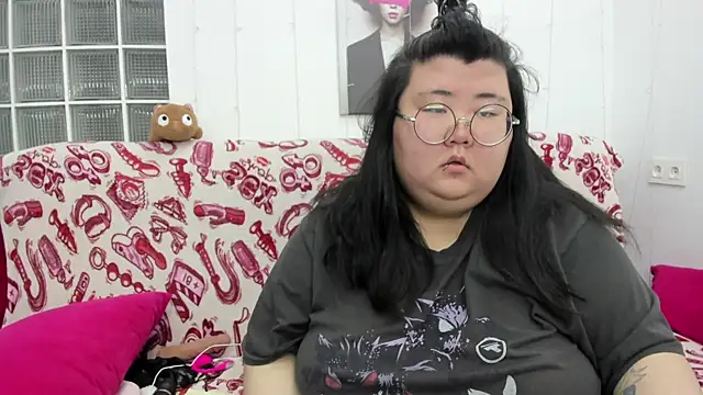Snapshot of Nadine_asian chatting on 05.27.26 Nadine asian online show from 05.27.26