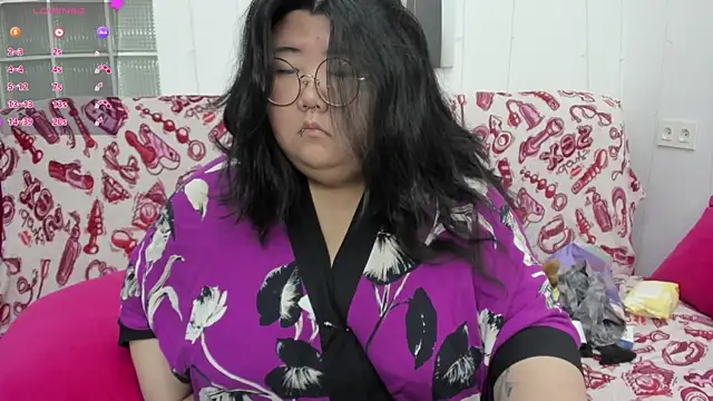 Snapshot of Nadine_asian chatting on 07.25.26 Nadine asian online show from 07.25.26