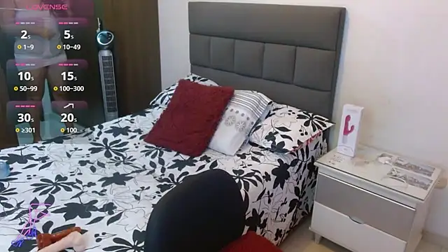 Snapshot of Daniella_Fellers chatting on 10.18.25 Daniella Fellers online show from 10.18.25