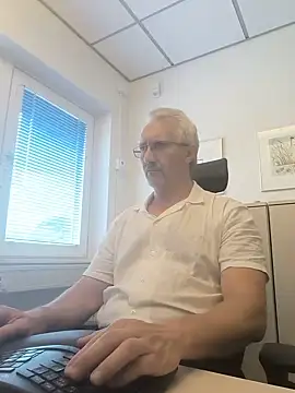Snapshot of tom-swede chatting on 07.24.26 tom-swede online show from 07.24.26