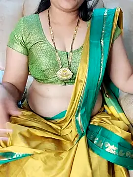 Snapshot of Traditional_Housewife_ chatting on 02.19.25 Traditional Housewife  online show from 02.19.25