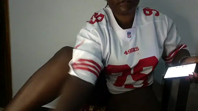 Snapshot of Nevvy_Pretty chatting on 02.23.25 Nevvy Pretty online show from 02.23.25