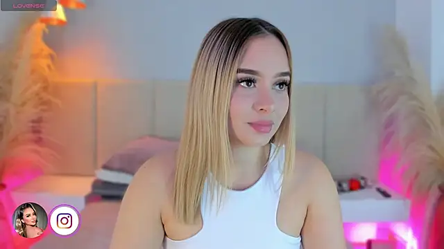 Snapshot of sofia_pamela chatting on 02.27.26 sofia pamela online show from 02.27.26