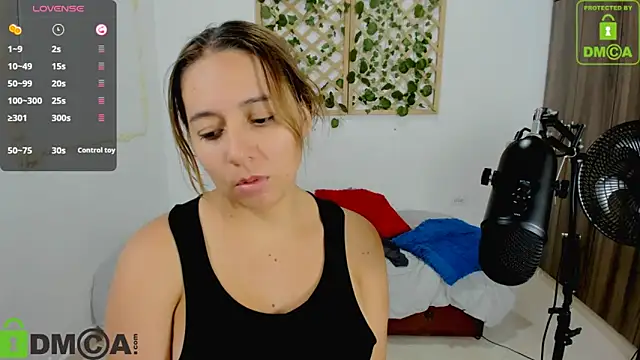 Snapshot of isa_loves_cum chatting on 11.13.25 isa loves cum online show from 11.13.25