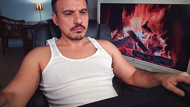 Snapshot of officeman7 chatting on 01.25.25 officeman7 online show from 01.25.25