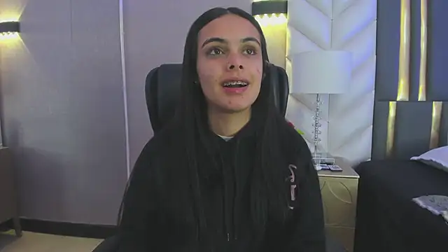 ChloeHarper  online show from 02.04.26