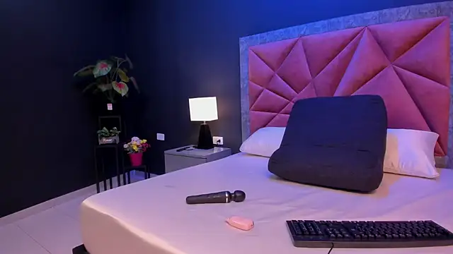 Snapshot of mia_milff chatting on 03.27.26 mia milff online show from 03.27.26