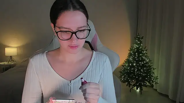 Snapshot of Sonia_moon_ chatting on 12.08.24 Sonia moon  online show from 12.08.24