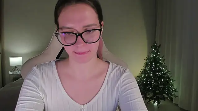 Snapshot of Sonia_moon_ chatting on 12.08.24 Sonia moon  online show from 12.08.24